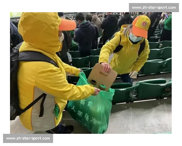 南京球迷 “人走场净” 赛场内外皆风景 南京球迷 “人走场净” 赛场内外皆风景